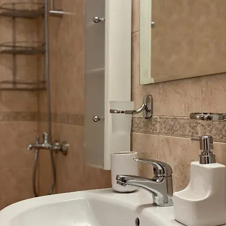 Daire Private Two Bed With Garden, Parking And Pets Allowed