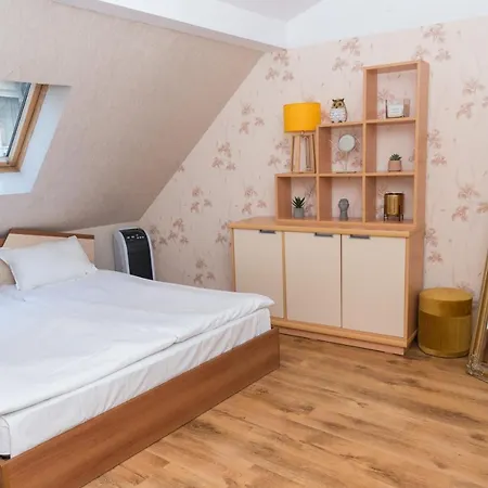 Private Two Bed With Garden, Parking And Pets Allowed Burgaz